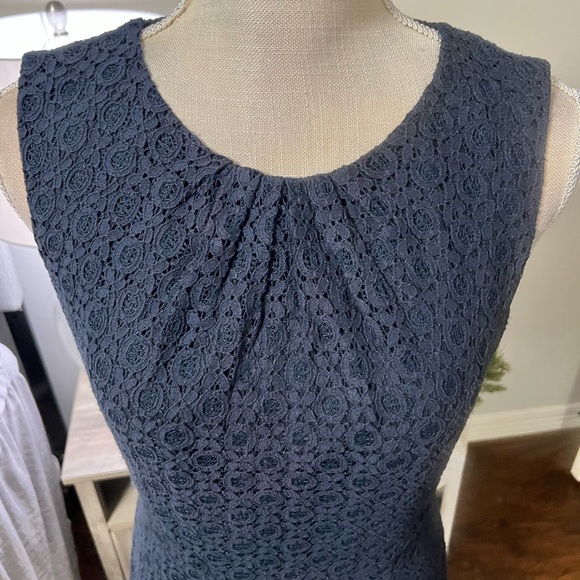 Tahari Navy Lace Overlay Sleeveless Sheath Dress Size 4 - Picture 9 of 10